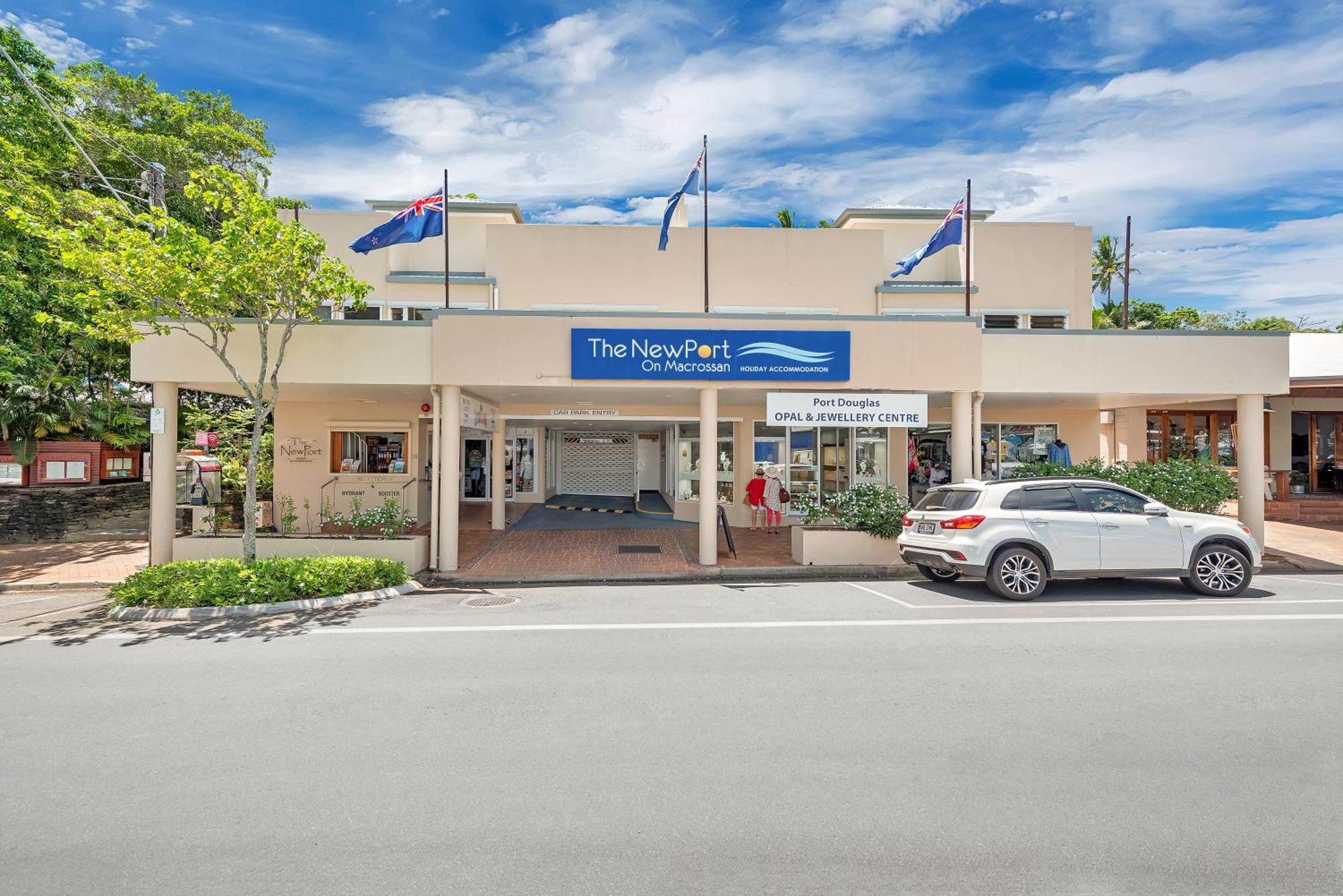 Aparthotel The Newport On Macrossan - Adults Only Port Douglas Exterior foto