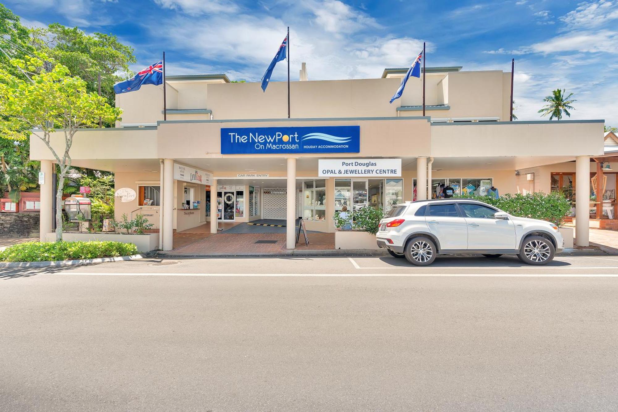 Aparthotel The Newport On Macrossan - Adults Only Port Douglas Exterior foto